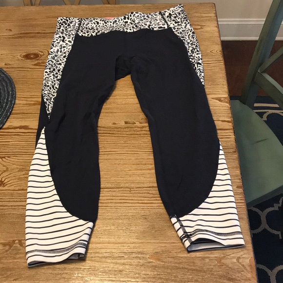Athleta Pants - Athleta 7/8 tight, size Large, worn once